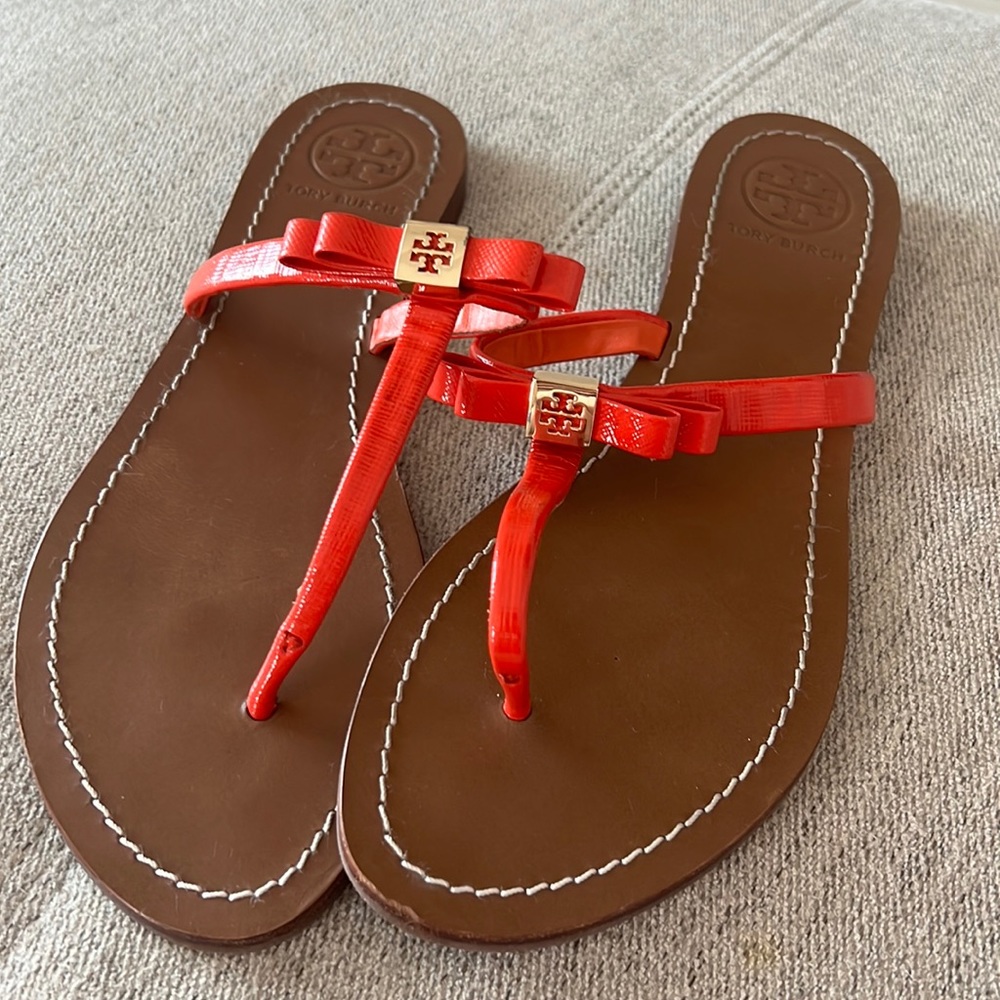 Tory Burch Patient Leather Leighanne Bow in Orange.  Excellent Condition size 9